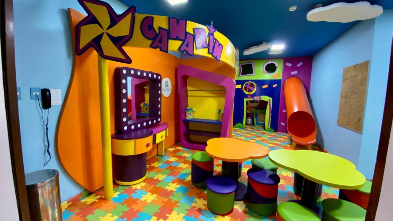 Parque Balneario Hotel Santos By Castelo Itaipava Ngoại thất bức ảnh The interior of a Chuck E. Cheese's