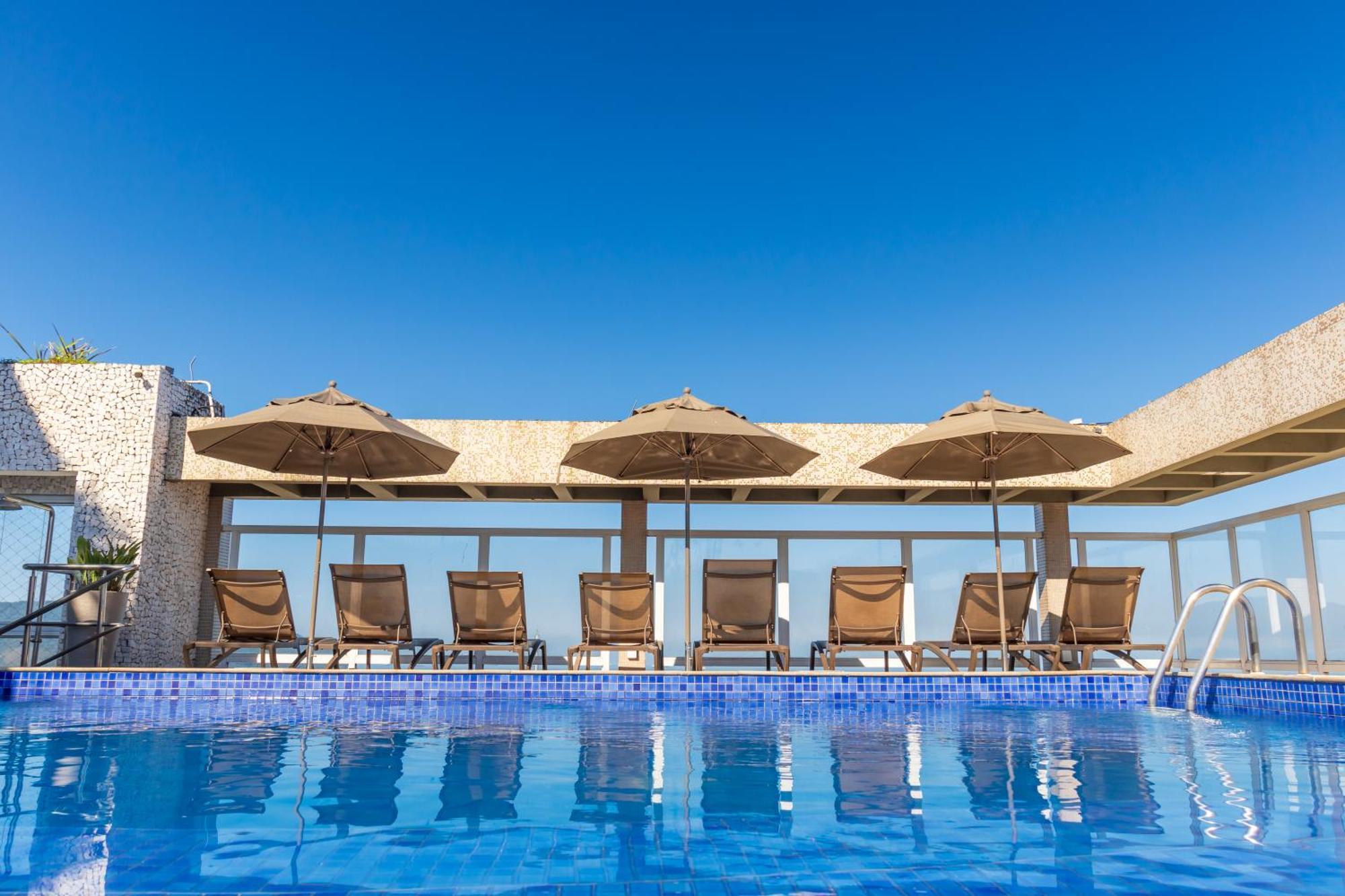 Parque Balneario Hotel Santos By Castelo Itaipava Ngoại thất bức ảnh Rooftop pool at the hotel