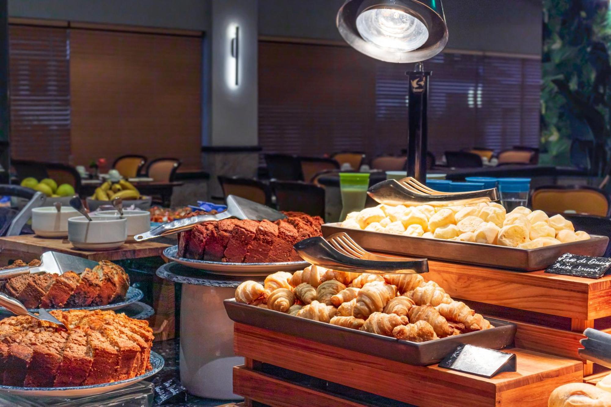 Parque Balneario Hotel Santos By Castelo Itaipava Ngoại thất bức ảnh A buffet at a hotel